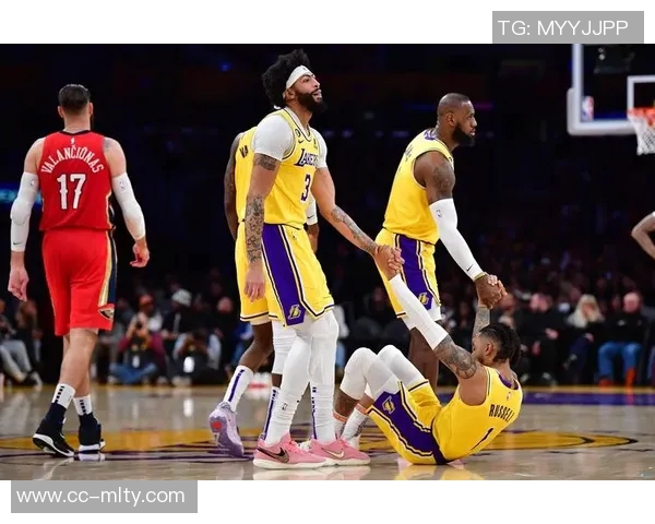 湖人官方发布东詹里三人海报引发全明星投票热潮前十名单揭晓