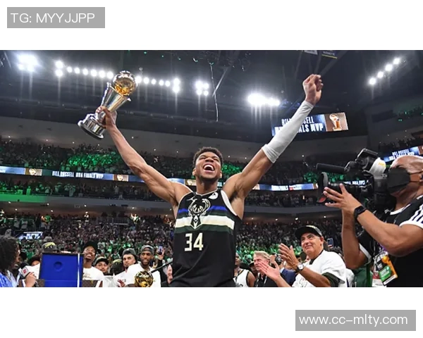 字母哥半场表现抢眼8投5中斩获15分3篮板2助攻独得11分助球队争胜 字母哥半场表现抢眼8投5中斩获15分3篮板2助攻独得11分助球队争胜